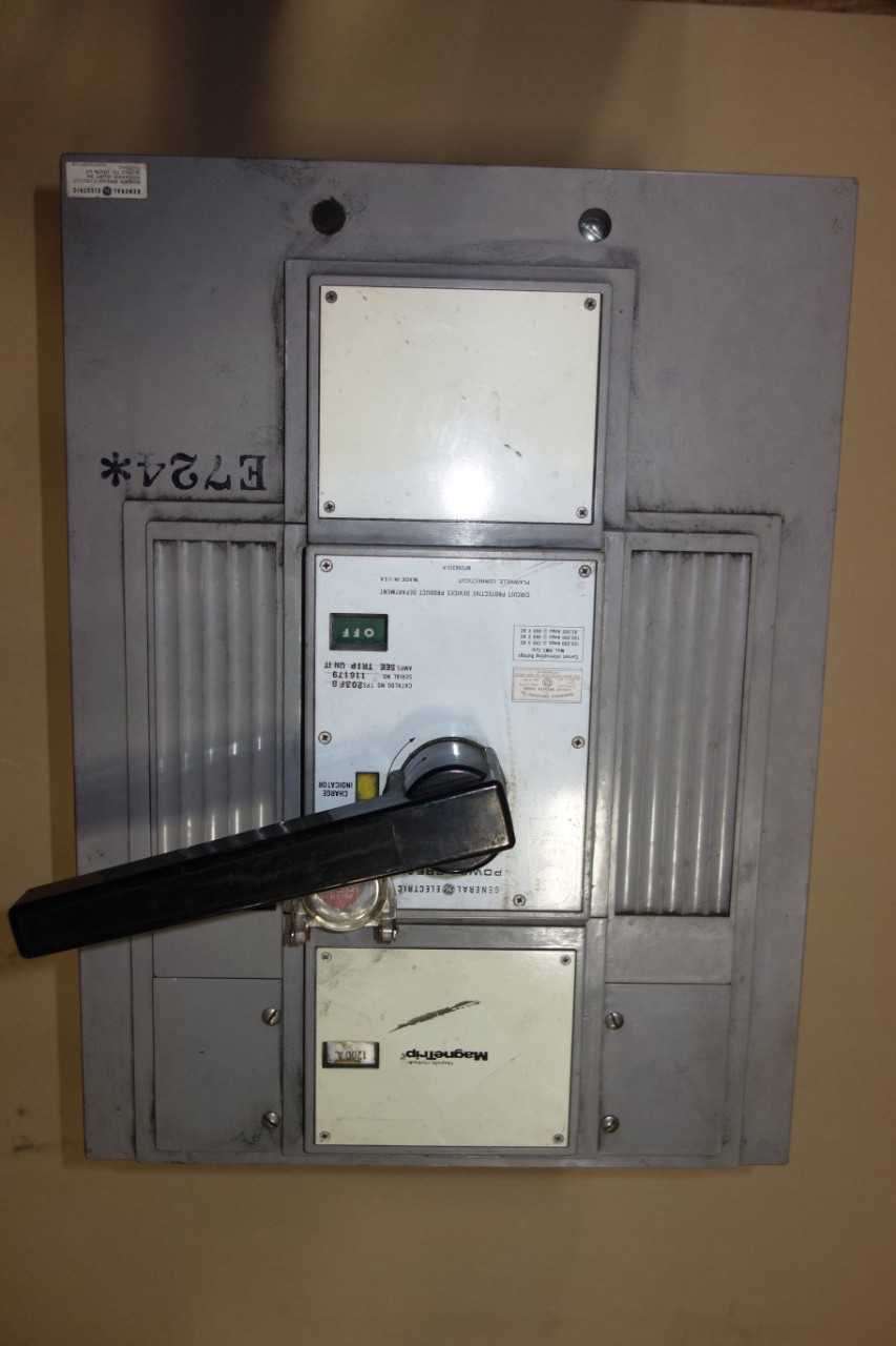 GENERAL ELECTRIC TPS203FB POWER BREAK 1200A CIRCUIT BREAKER - CIRCUIT BREAKERS