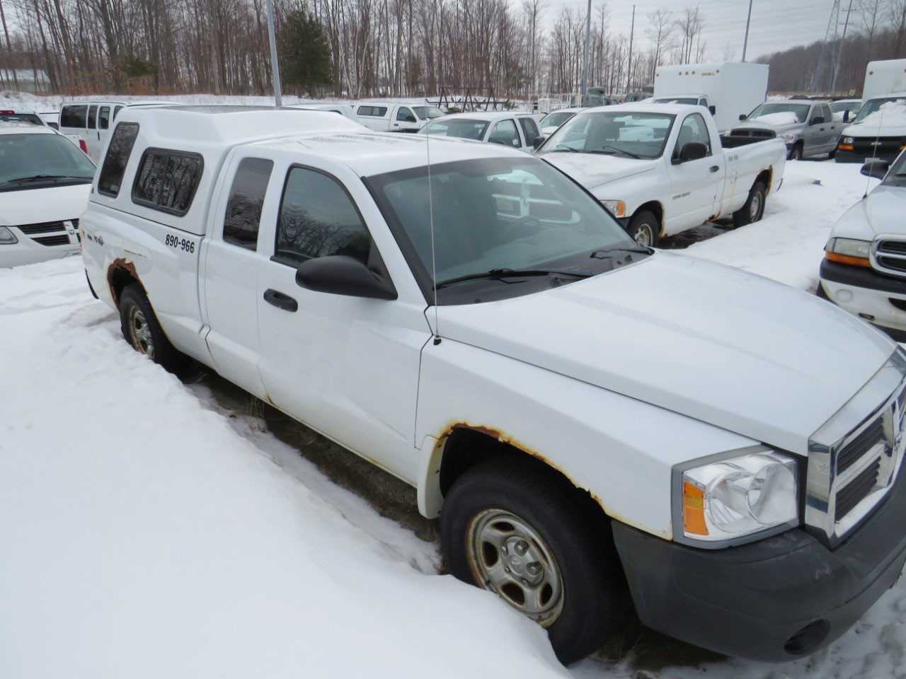 2005 DODGE DAKOTA 4X4 ST CLUB CAB 4WD PICKUP TRUCK - HYDRO EXCAVATOR TRUCKS