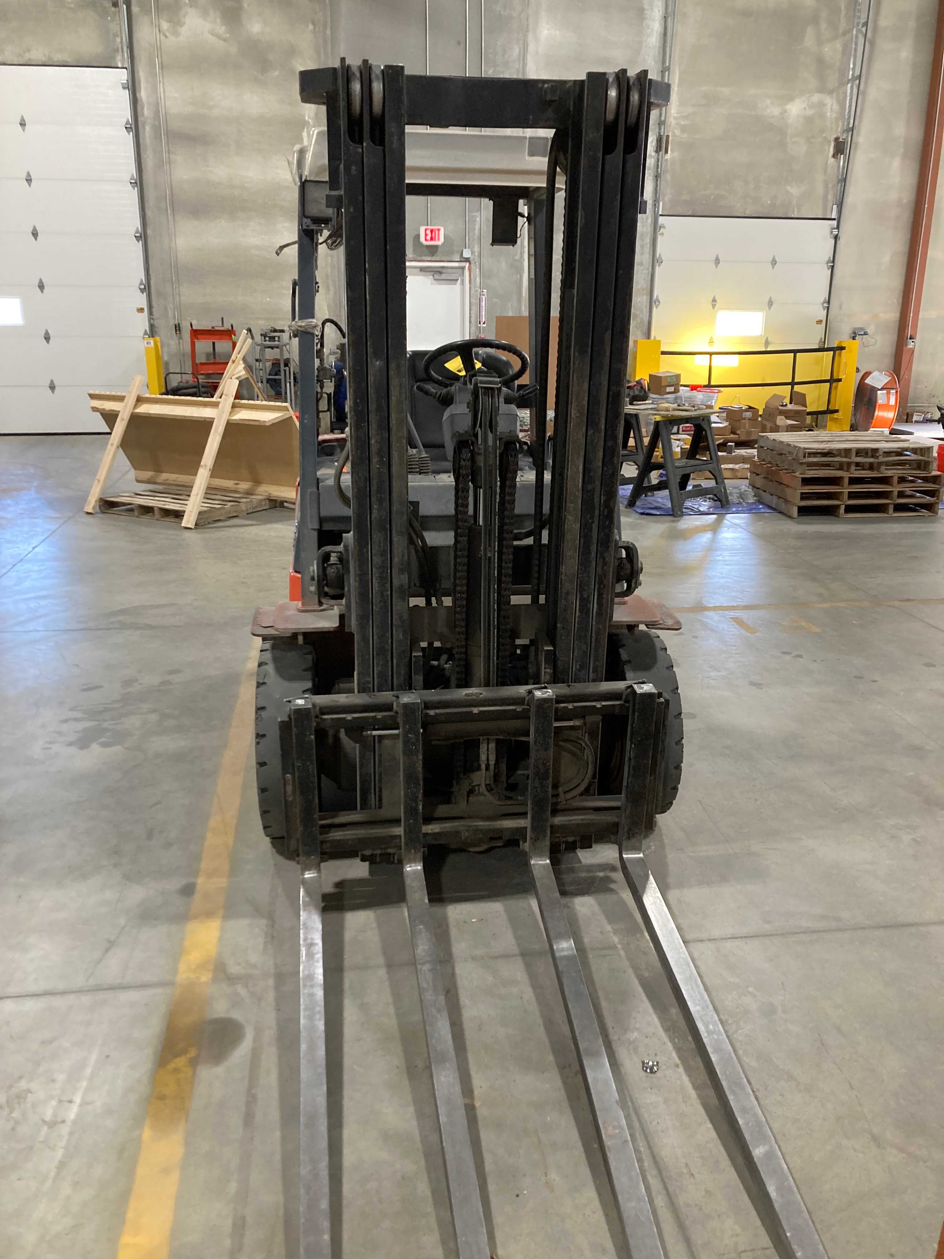 2006 Toyota 7FGU25 6K Forklift - SIT-DOWN FORKLIFTS