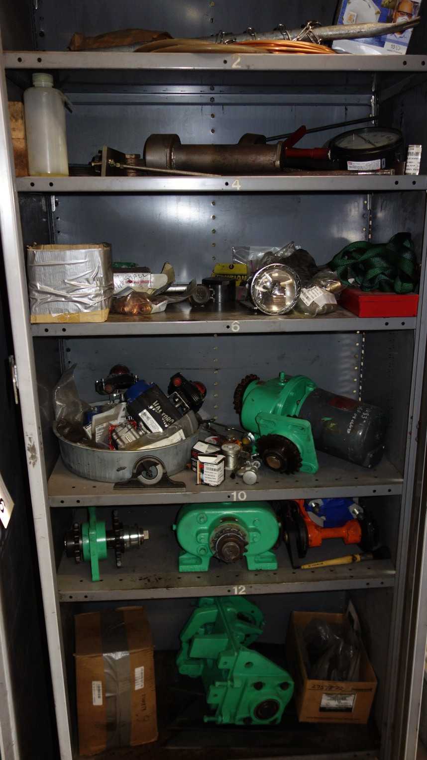 CABINET W/ ASSORTED POWER TRANSMISSION PARTS - POWER TRANSMISSION