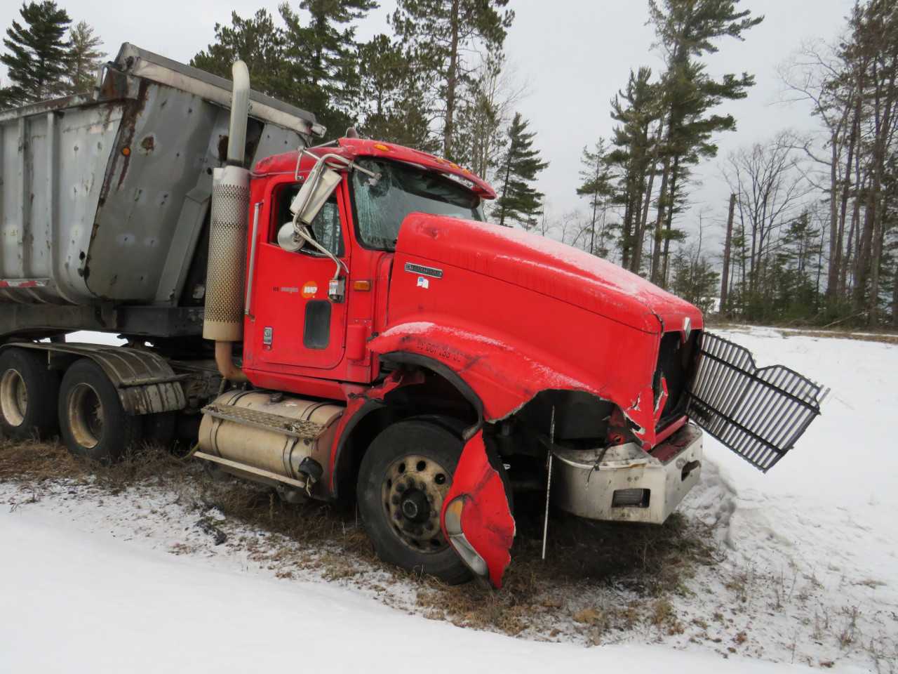 2000 NAVISTAR INTERNATIONAL 9400i SBA 6X4 ASH TRUCK - 105388.2 MILES - HYDRO EXCAVATOR TRUCKS