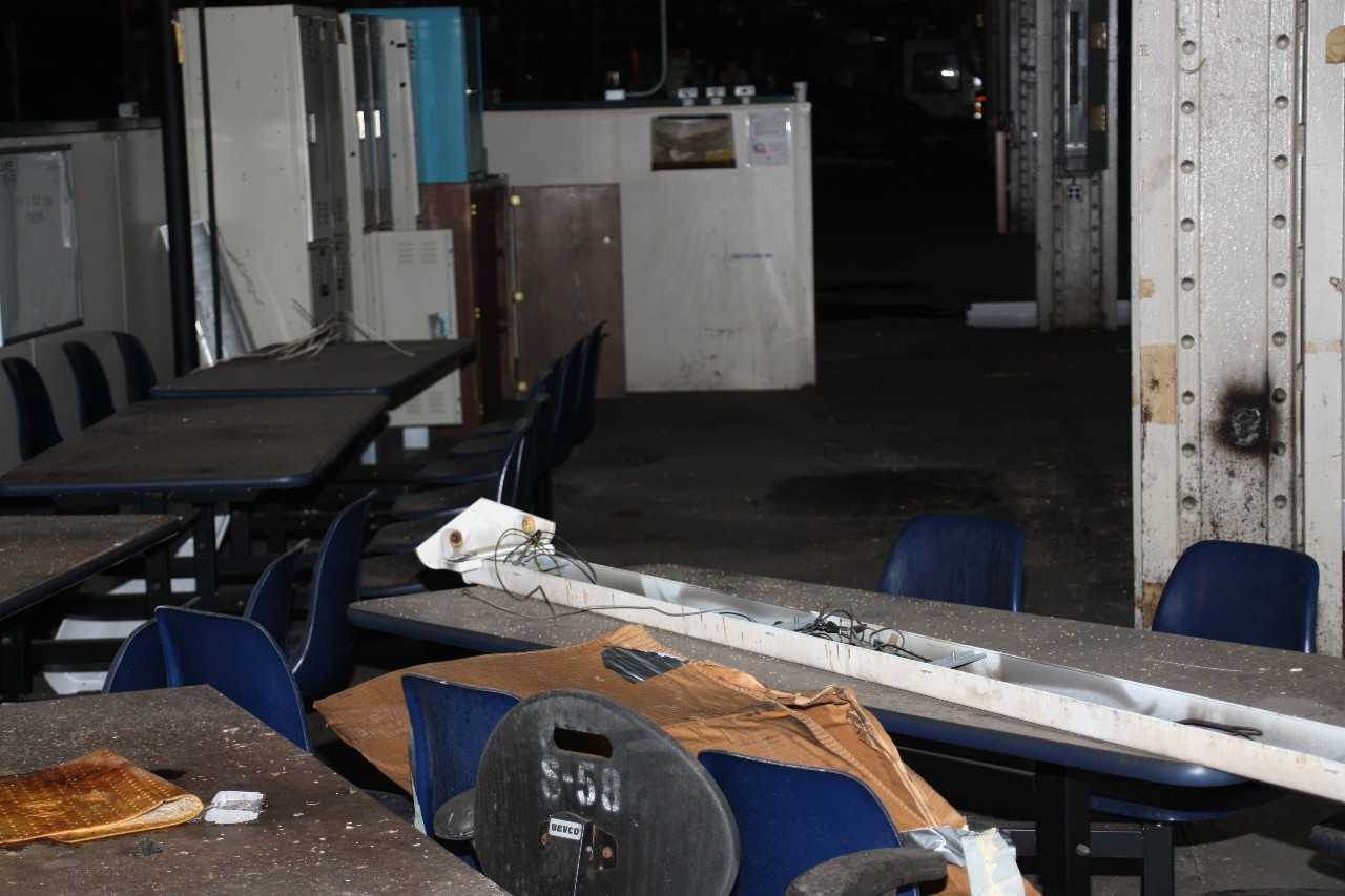 Folding tables and lockers - MISCELLANEOUS
