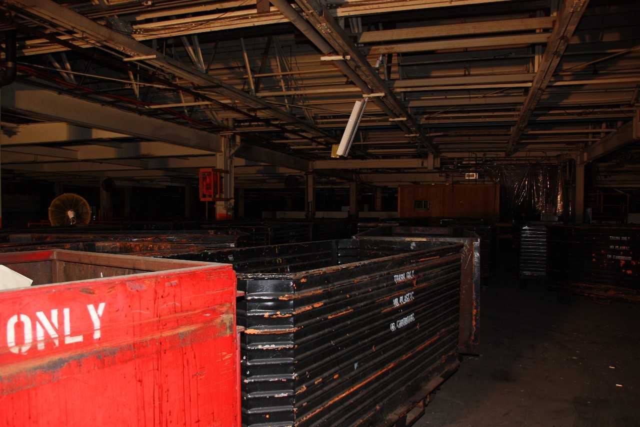 18 trash wagons, steel table, 6 welder carts, grinder, vice - MISCELLANEOUS