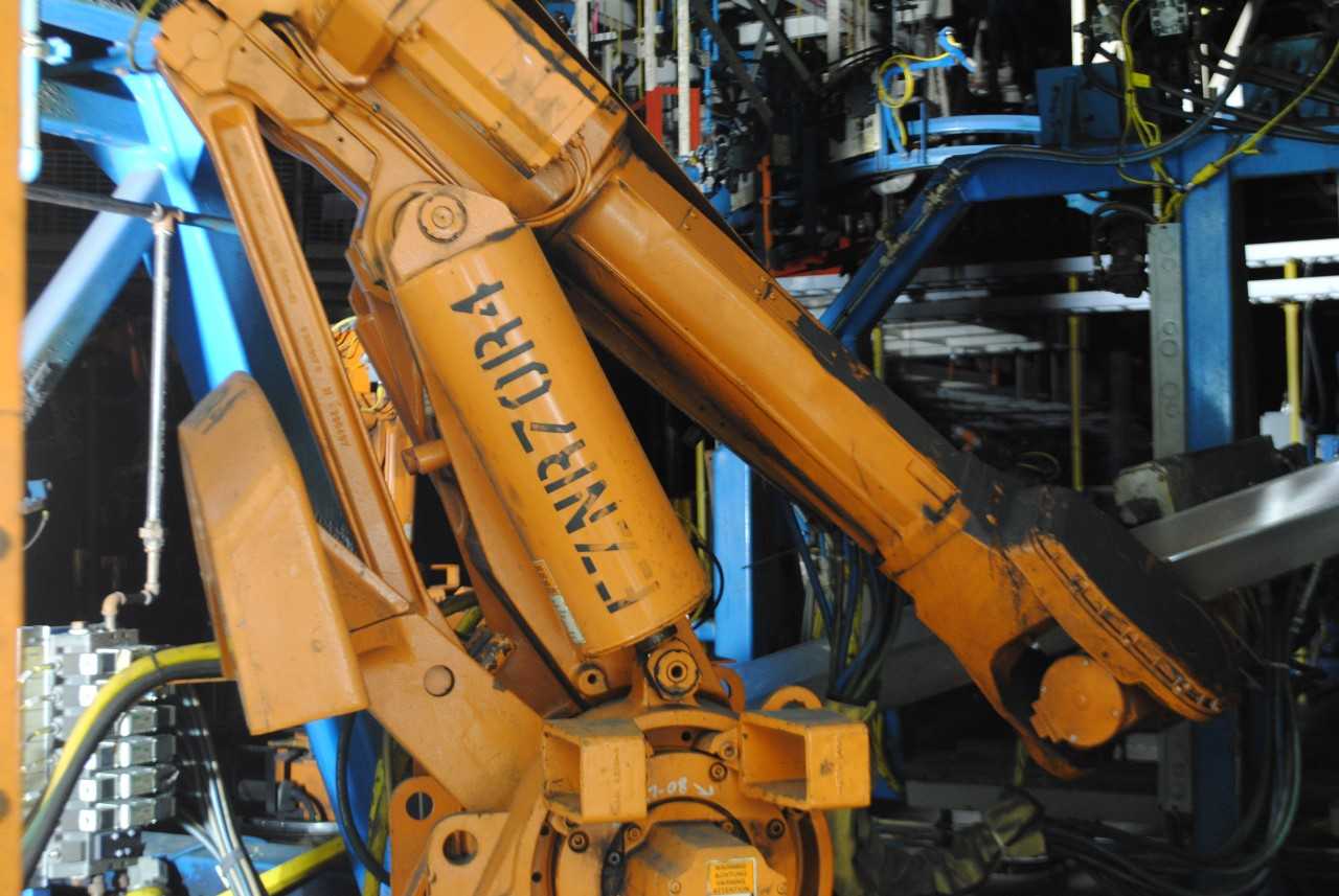 5 Count of --   ABB IRB 6400 Industrial Robots with Welder - MISCELLANEOUS