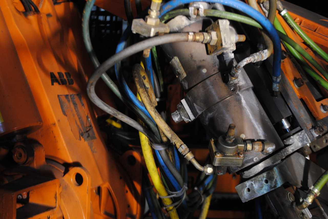 4 Count of --   ABB IRB 6400 Industrial Robots with Welder - MACHINING ACCESSORIES & TOOLING