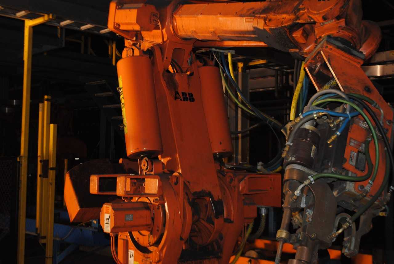 7 Count of --   ABB IRB 6400 Industrial Robots with Welder - MACHINING ACCESSORIES & TOOLING