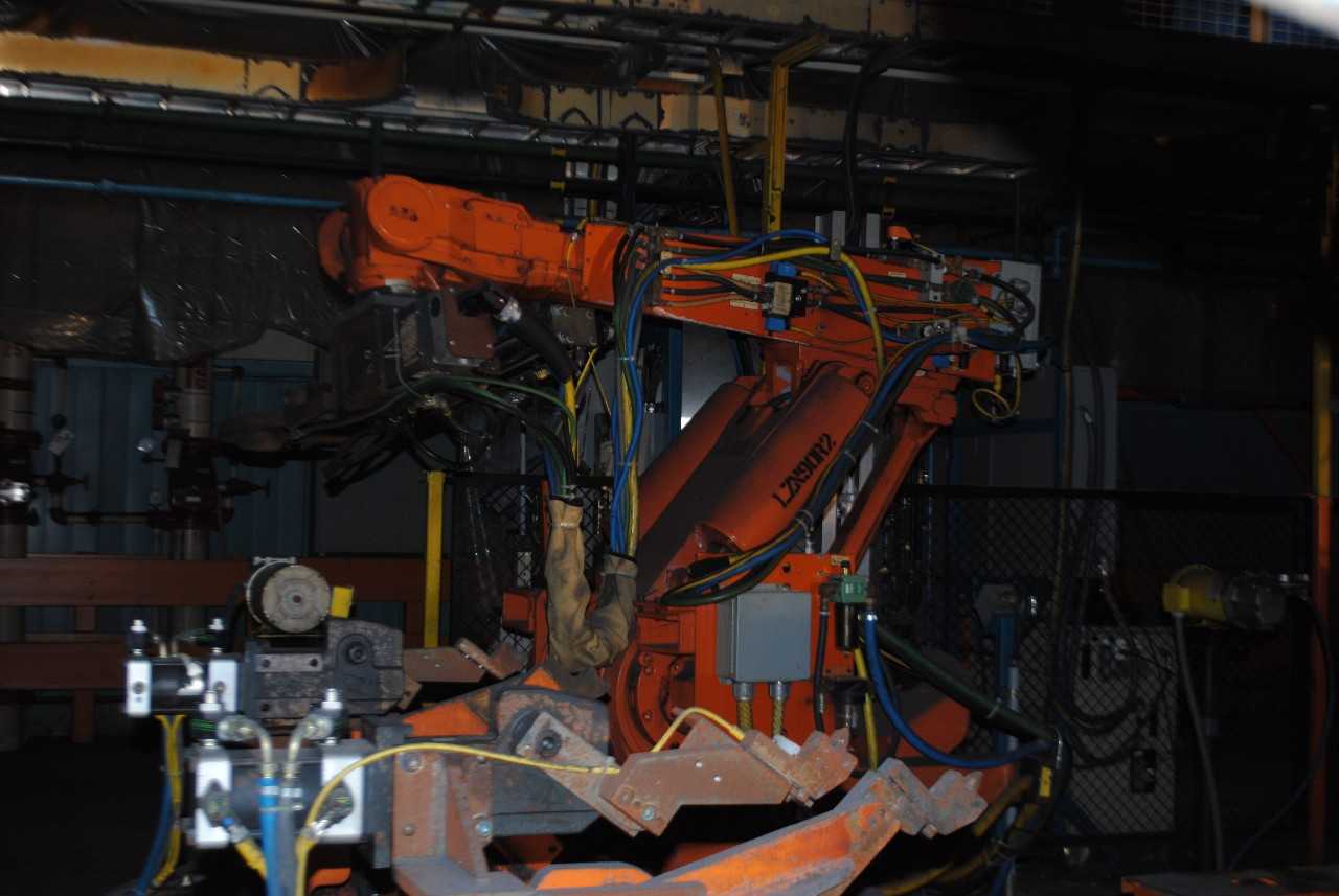12 Count of --   ABB IRB 6400 Industrial Robots with Welder - MACHINING ACCESSORIES & TOOLING