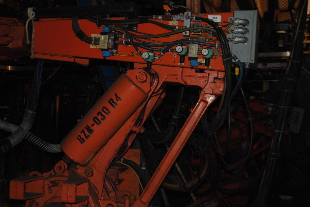 8 Count of --   ABB IRB 6400 Industrial Robots with Welder - MACHINING ACCESSORIES & TOOLING