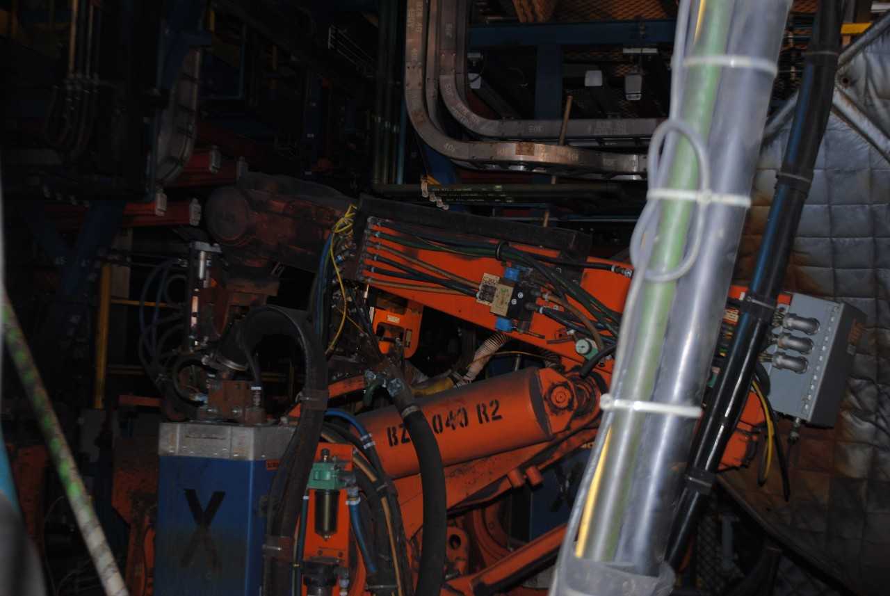 8 Count of --   ABB IRB 6400 Industrial Robots with Welder - MACHINING ACCESSORIES & TOOLING
