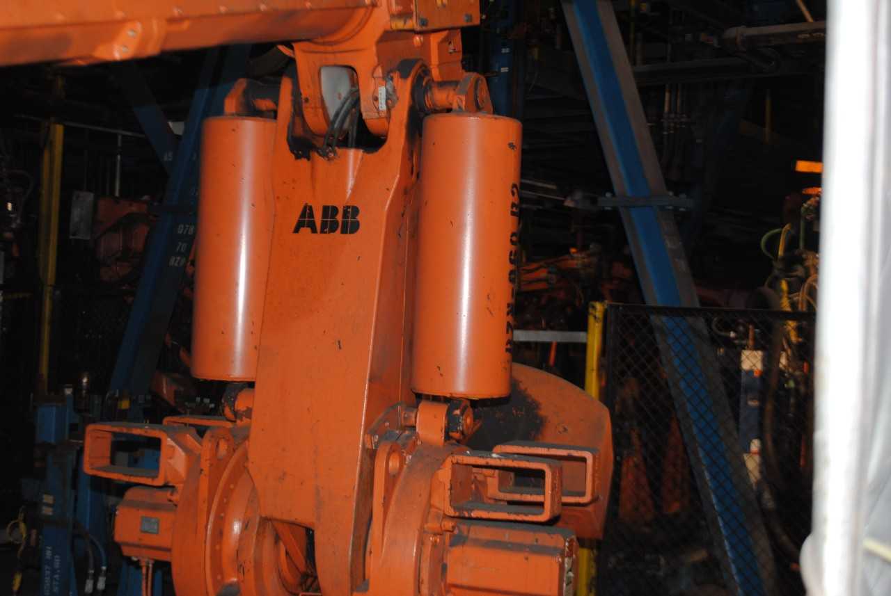 2 Count of --   ABB IRB 6400 Industrial Robots with Welder - MACHINING ACCESSORIES & TOOLING