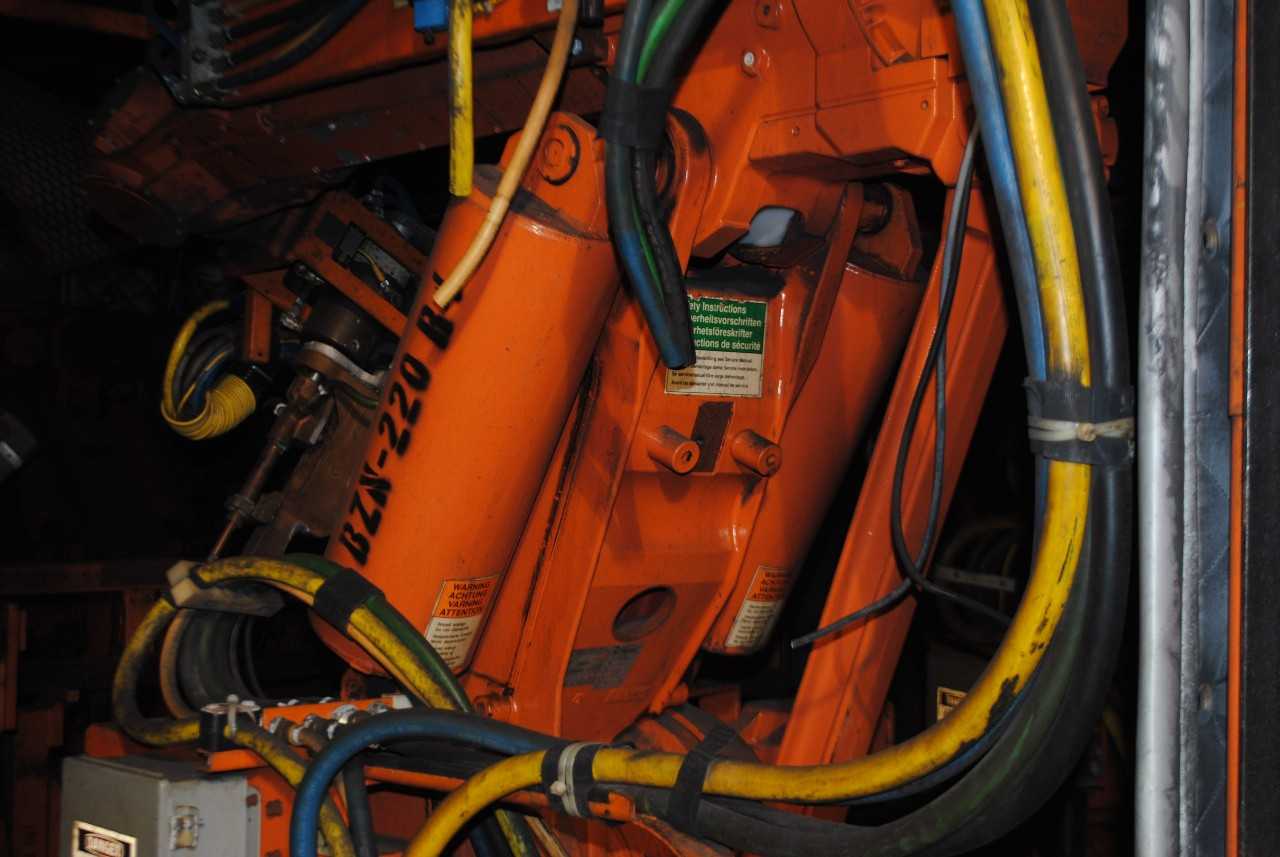 6 Count of --   ABB IRB 6400 Industrial Robots with Welder - MACHINING ACCESSORIES & TOOLING