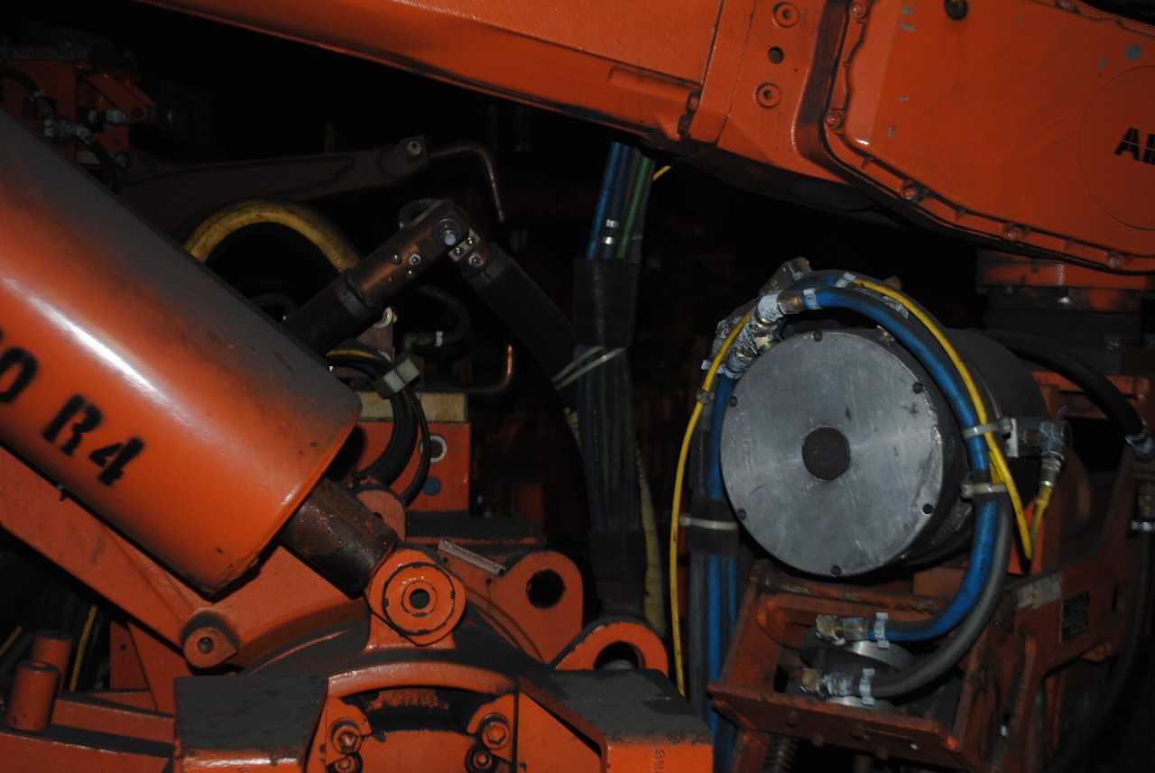 10 Count of --   ABB IRB 6400 Industrial Robots with Welder - MACHINING ACCESSORIES & TOOLING
