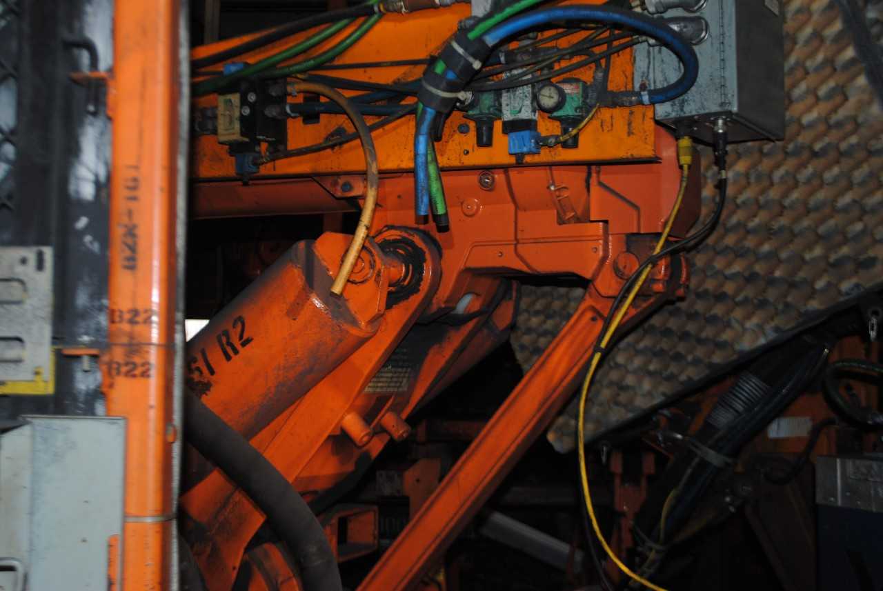 6 Count of --   ABB IRB 6400 Industrial Robots with Welder - MACHINING ACCESSORIES & TOOLING