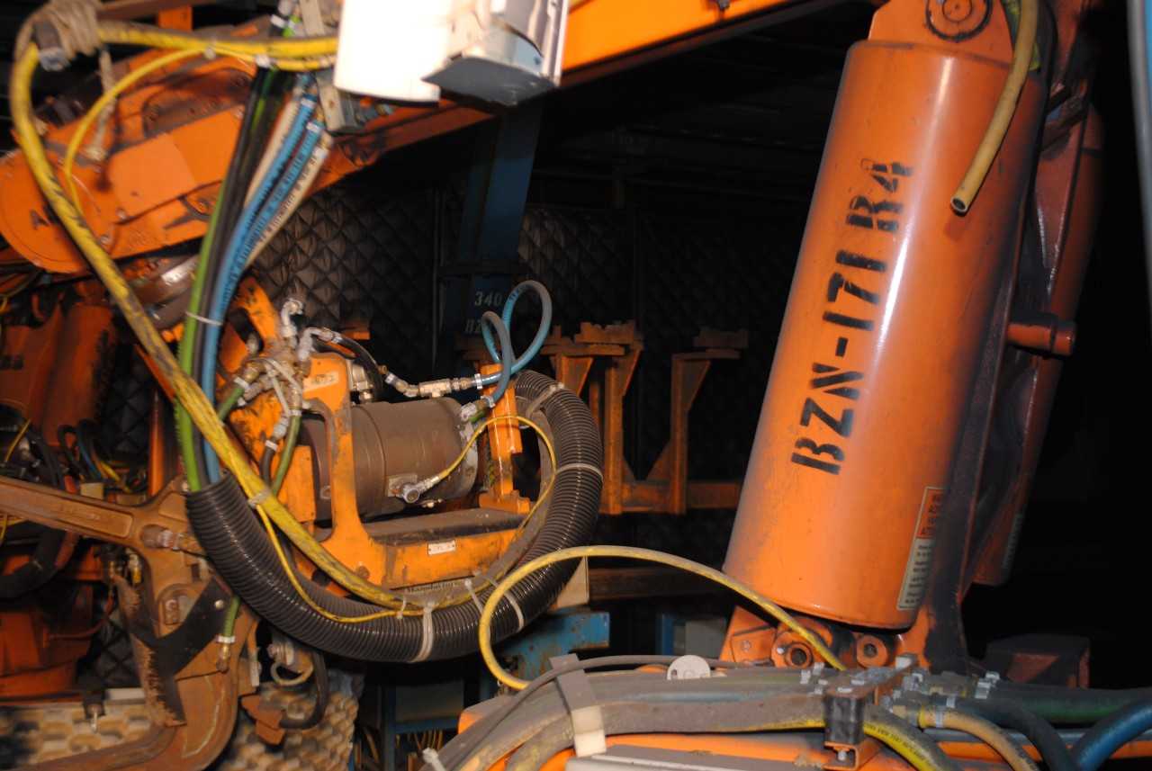 4 Count of --   ABB IRB 6400 Industrial Robots with Welder - MACHINING ACCESSORIES & TOOLING