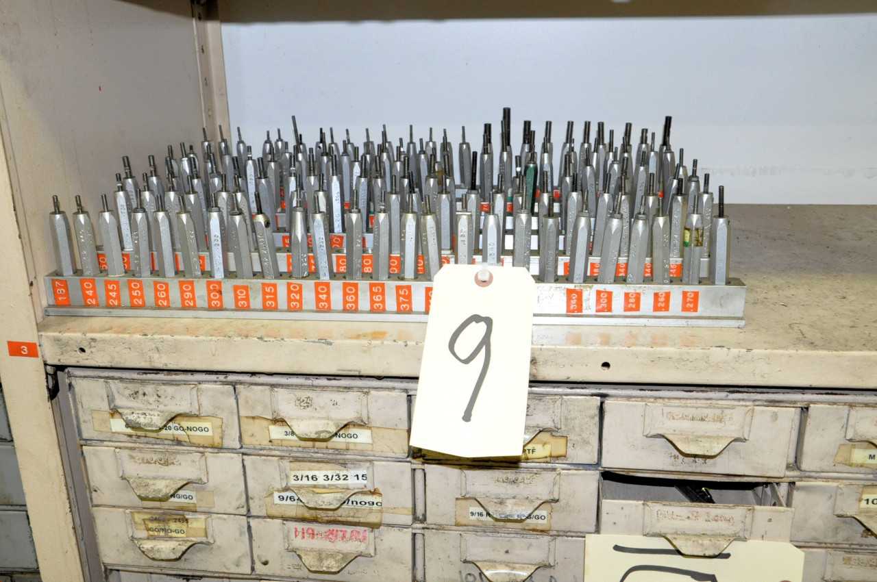 Lot-Go/Nogo Gauges with (6) Stands on (1) Shelf - ELECTRIC POWER TOOLS
