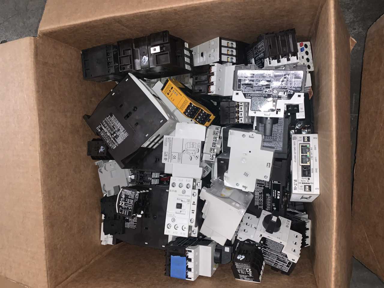 2 BOXES OF ASSORTED CUTLER HAMMER EATON CONTACTORS - SWITCHGEAR