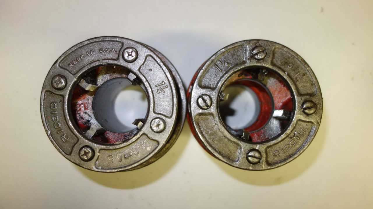 LOT OF 2 RIDGID 1-1/4 IN DIE HEADS - ELECTRIC POWER TOOLS