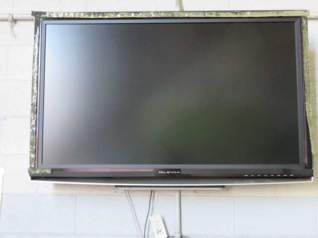 Olevia Flat Screen TV - MISCELLANEOUS
