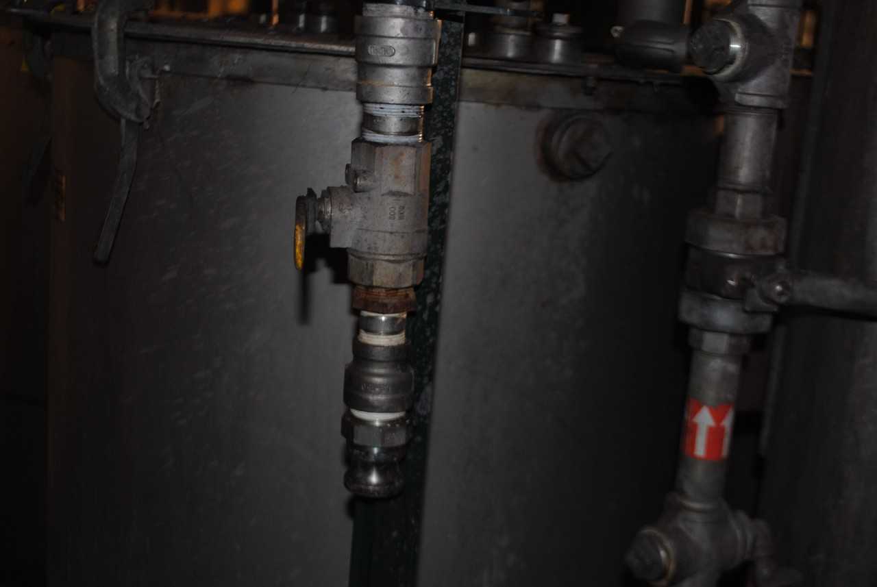 Binks Stainless Steel Mix Tank - MISCELLANEOUS