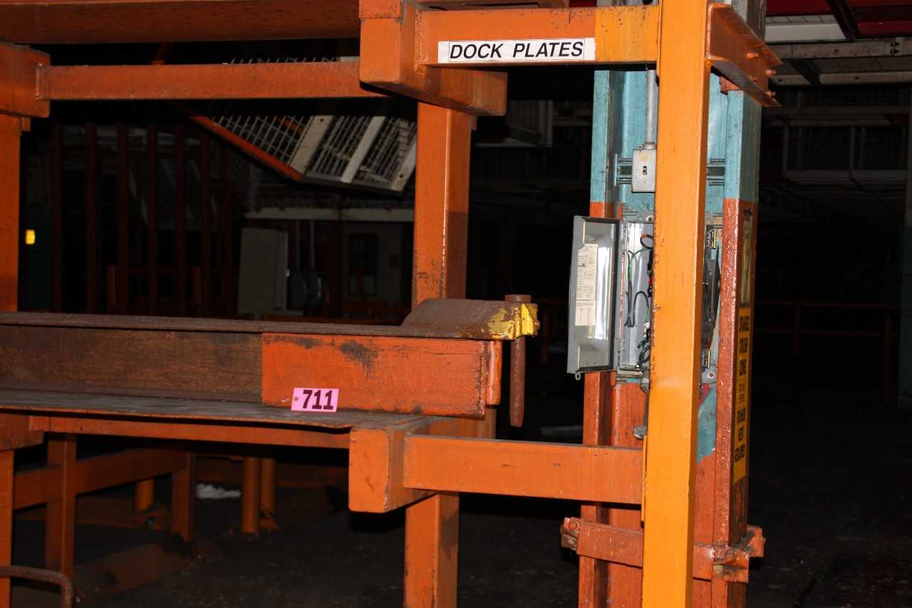 3 dock plates with rack - MISCELLANEOUS