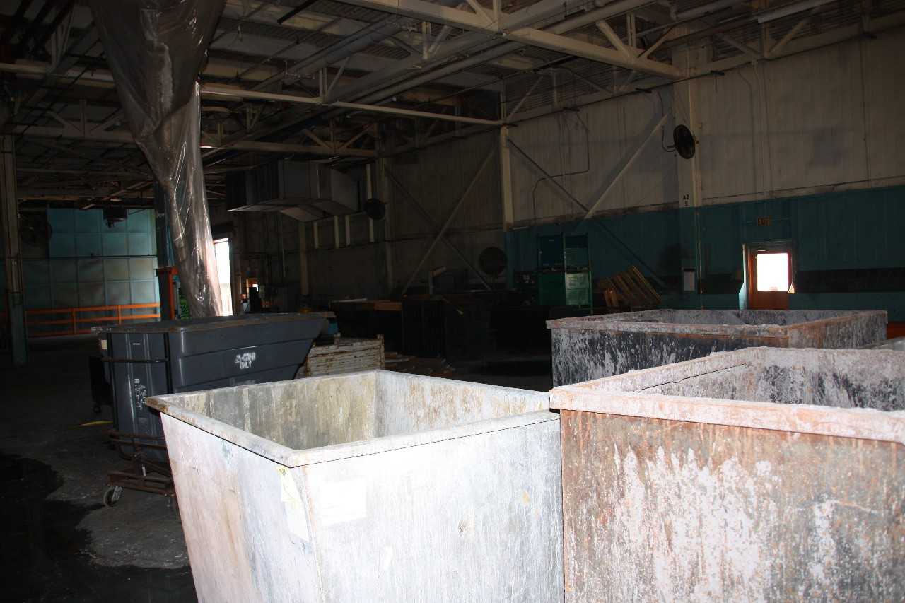 3 body carriers,12 gondolas, misc. material racks, 30 pcs planks 2x6x12 ceiling  - MISCELLANEOUS