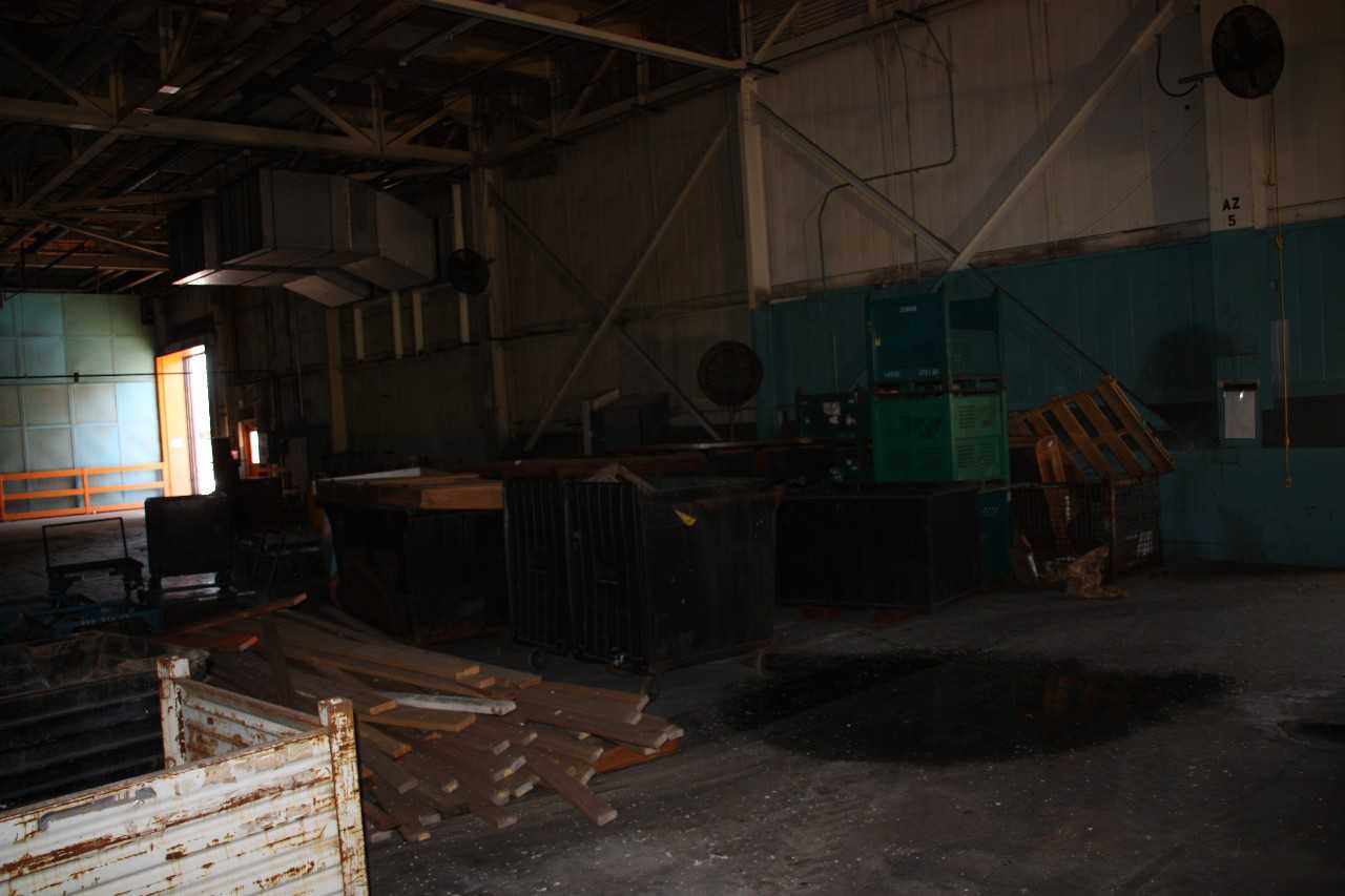 3 body carriers,12 gondolas, misc. material racks, 30 pcs planks 2x6x12 ceiling  - MISCELLANEOUS