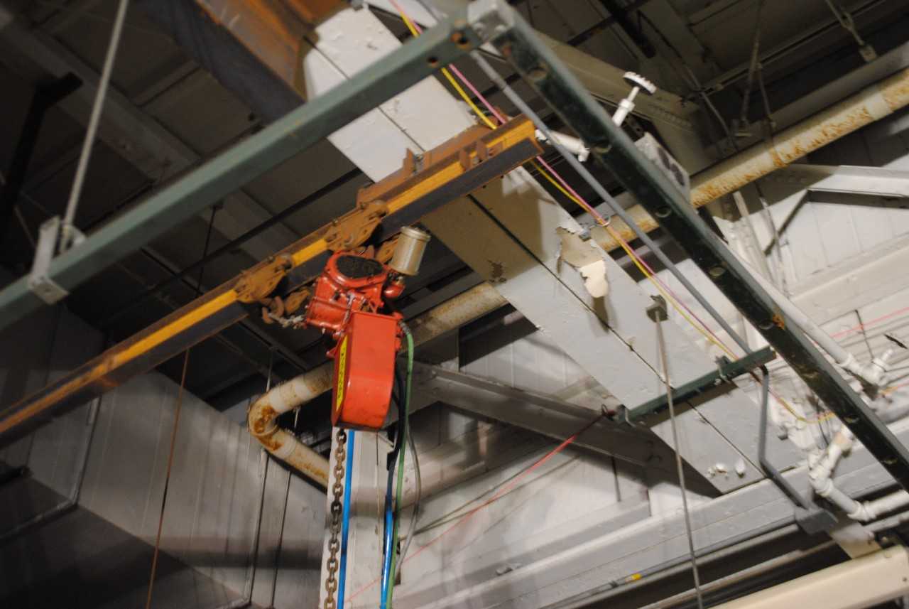700 lb Air Operated Hoist - MISCELLANEOUS