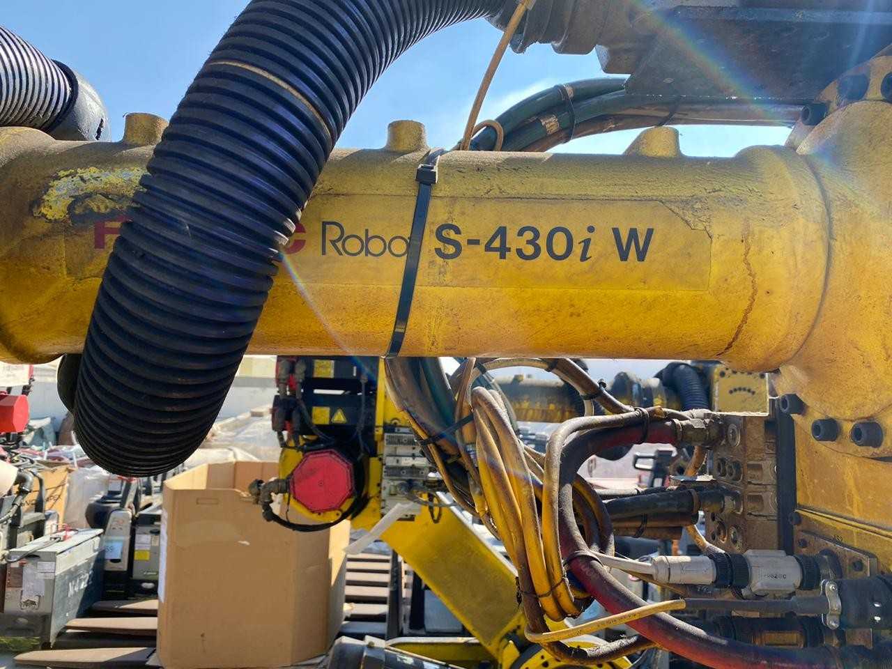 LOT OF 1 FANUC ROBOT S-430i - INDUSTRIAL ROBOTS