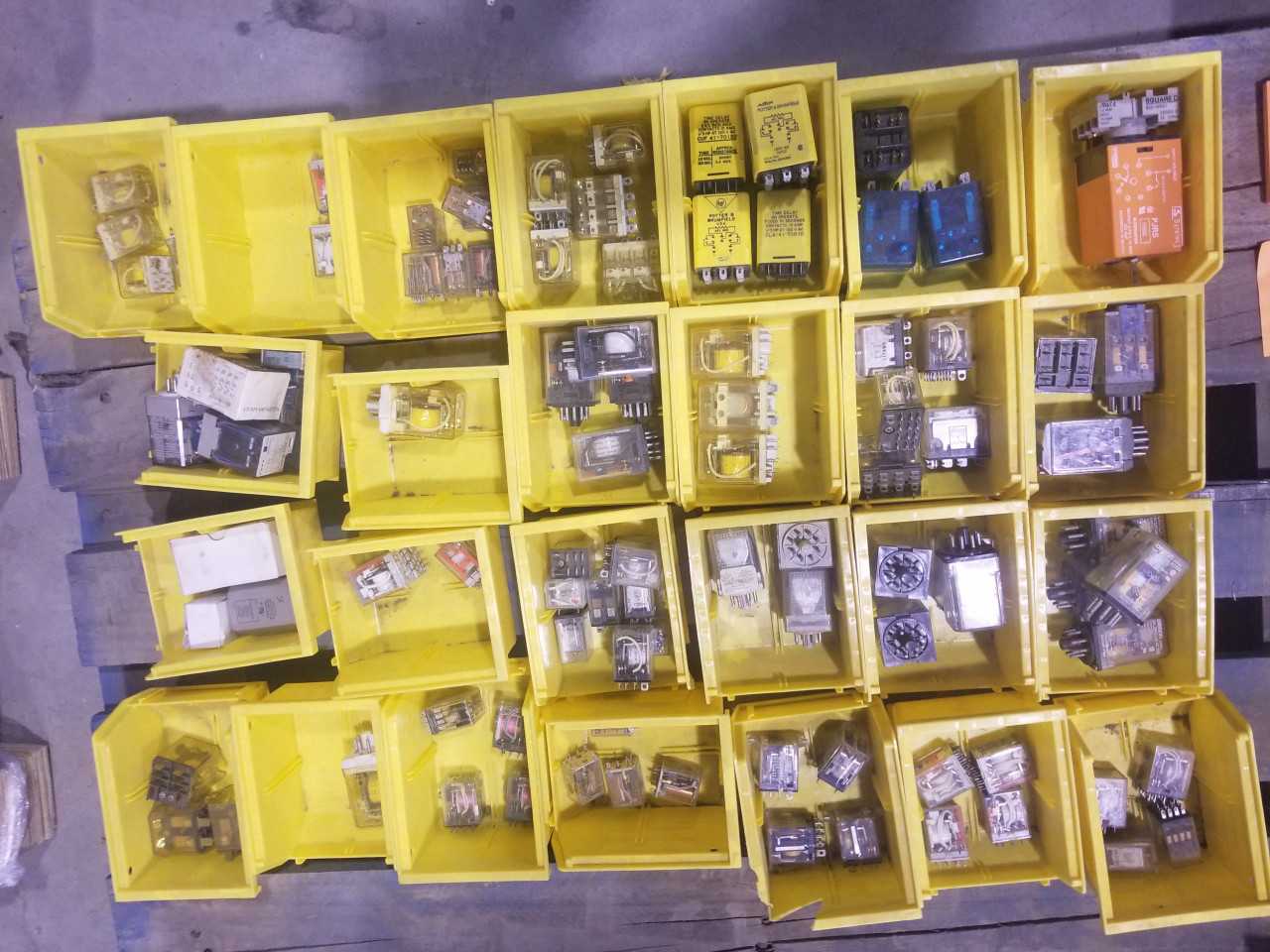 ASSORTMENT OF RELAYS (QTY-100) - ELECTRICAL COMPONENTS