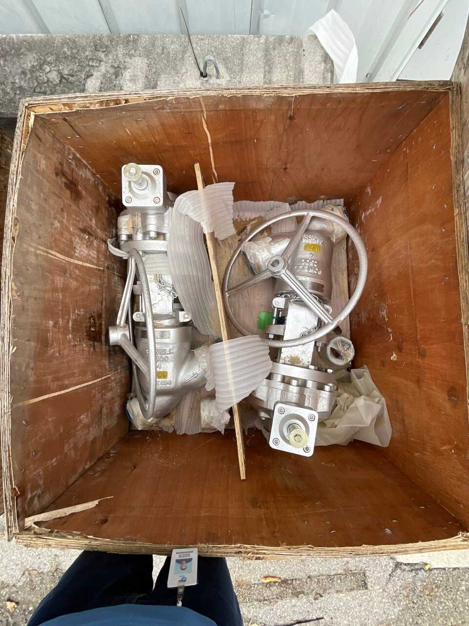 Lot of 2 Powell 4IN Piston Values - VALVES