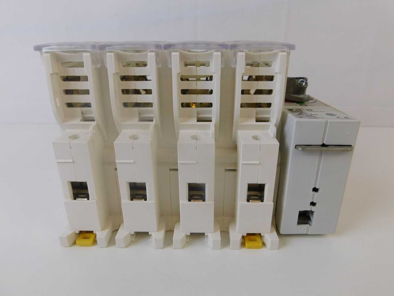 Quantity of 2x R9J4060FJ Switches - ELECTRICAL COMPONENTS