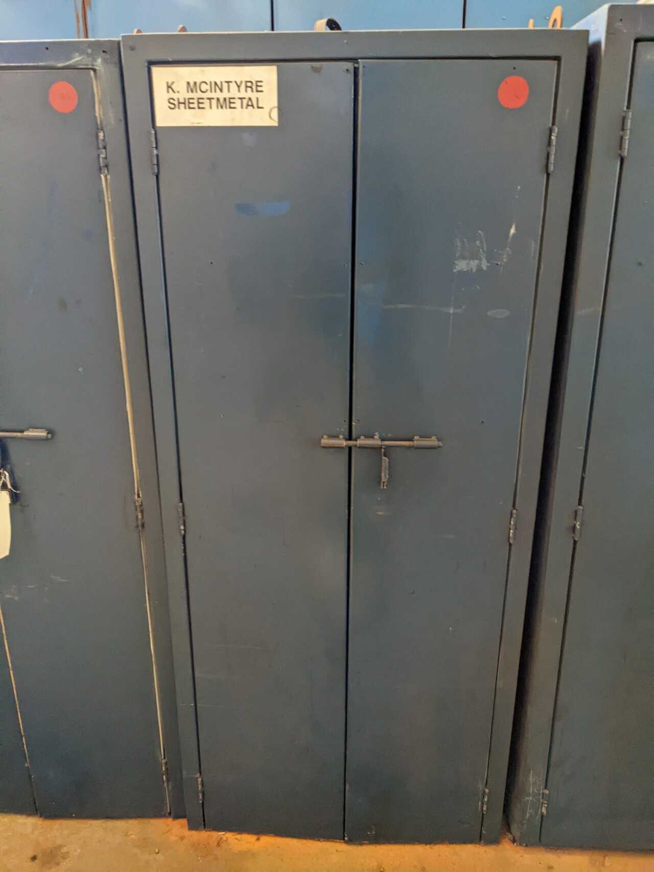 7 DRAWER TOOL CABINET LOCKER WITH CONTENTS, ASSORTED TOOLS, WRENCHES, DRILL BITS, SCREWDRIVERS, SOCKETS, SAWS - TOOL STORAGE