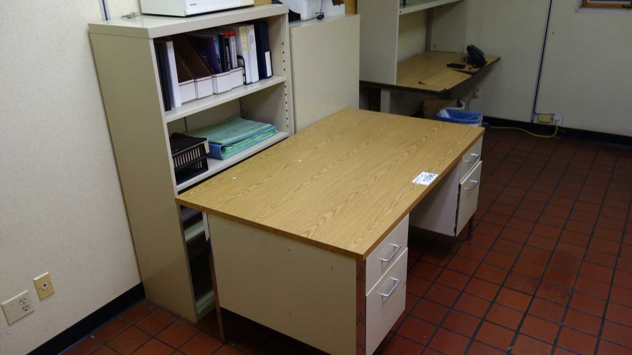 LOT OF FURNTURE, 2X CABINET, 1X TABLE - TOOL STORAGE