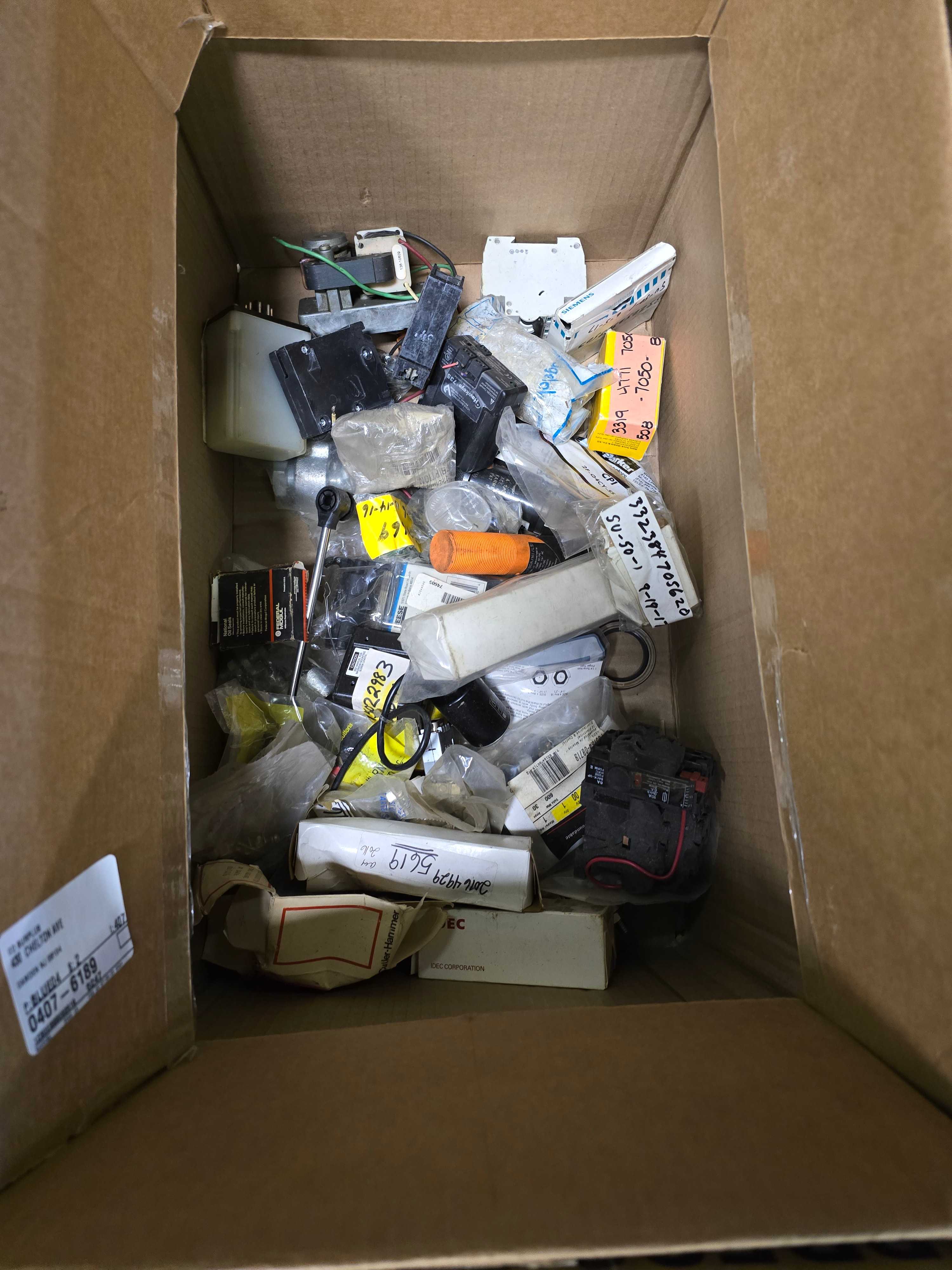LOT OF INDUSTRIAL & MISCELLANEOUS PARTS - INDUSTRIAL PARTS
