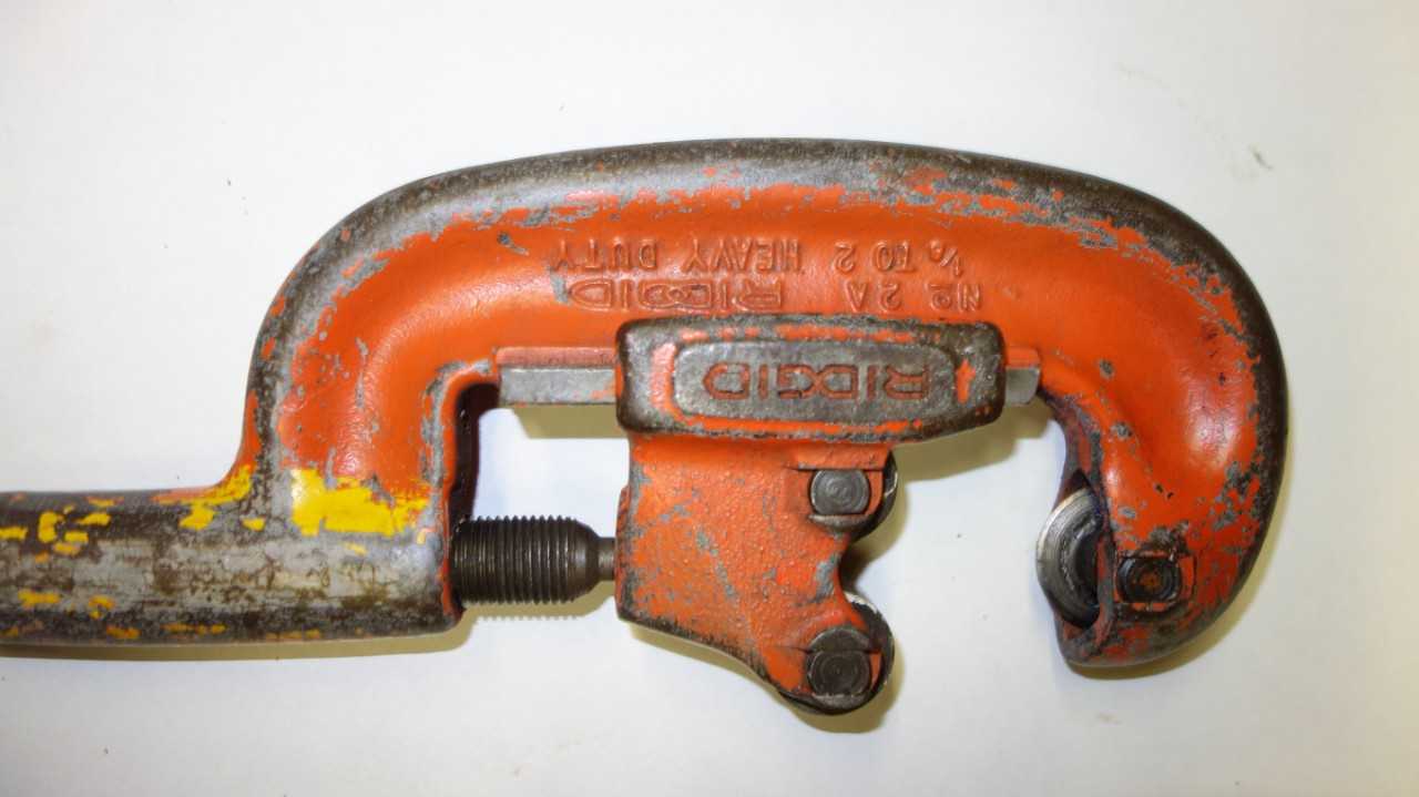 LOT OF 5 RIDGID 2A 1/2 TO 2 IN PIPE CUTTERS - HAND TOOLS