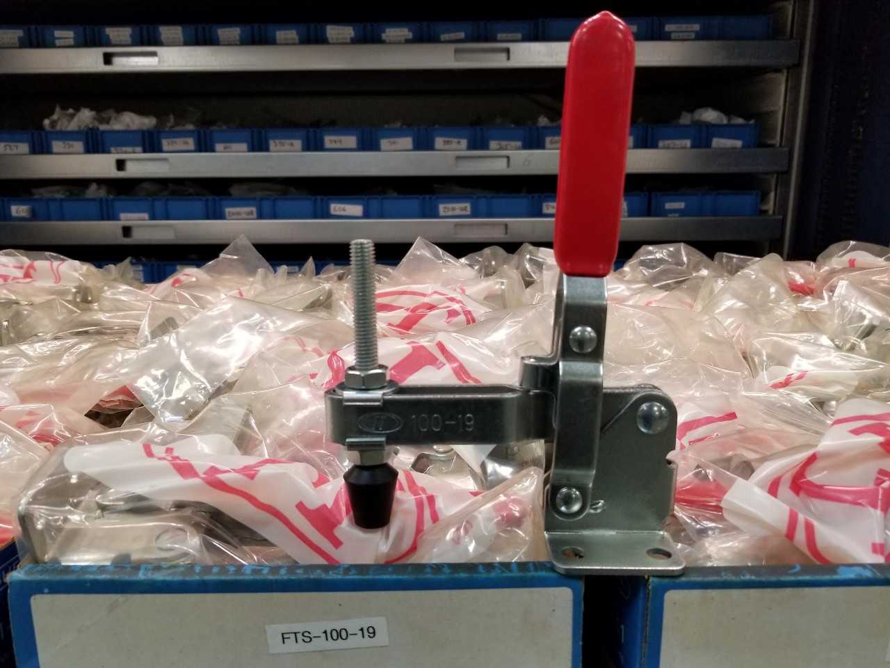 Vertical Toggle Clamp 100-19, Lot of 20 - MISCELLANEOUS