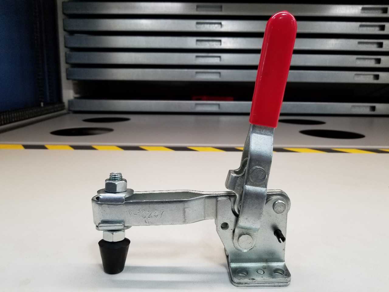 Vertical Toggle Clamp 10247, Lot of 1 - MISCELLANEOUS