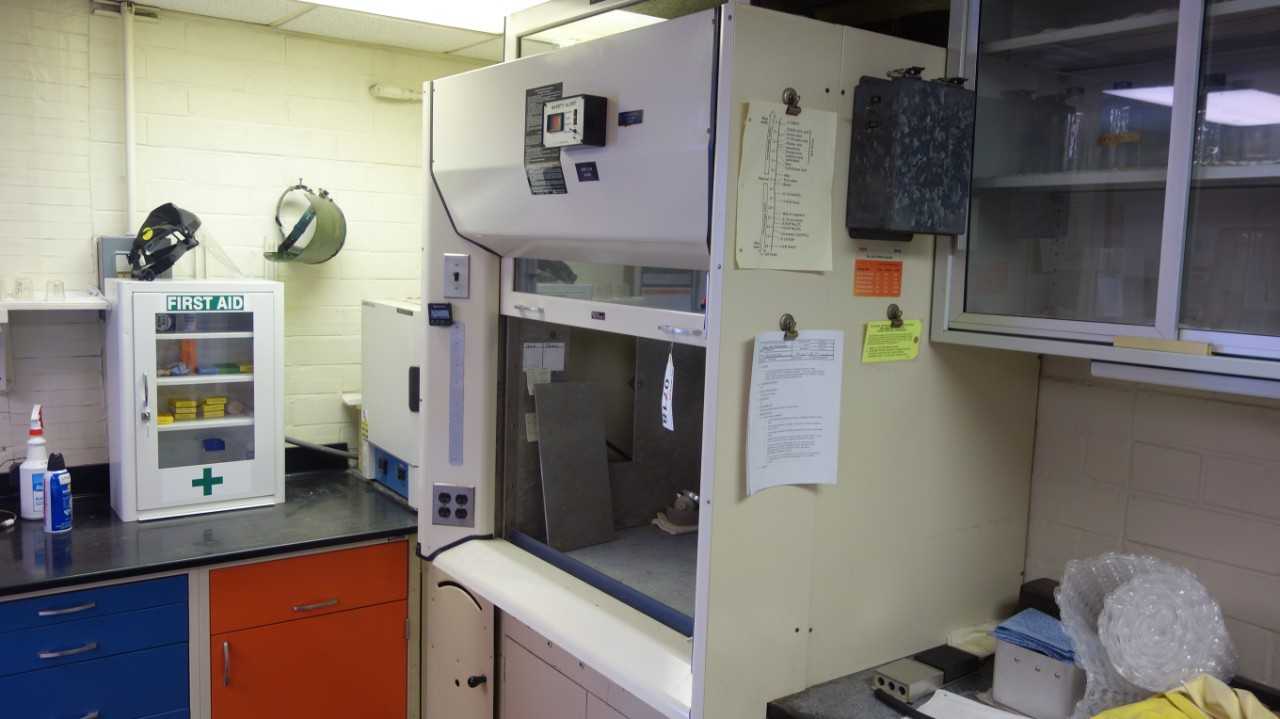 KEM-PONENT SCIENTIFIC LAB FUME HOOD - LAB & SCIENTIFIC