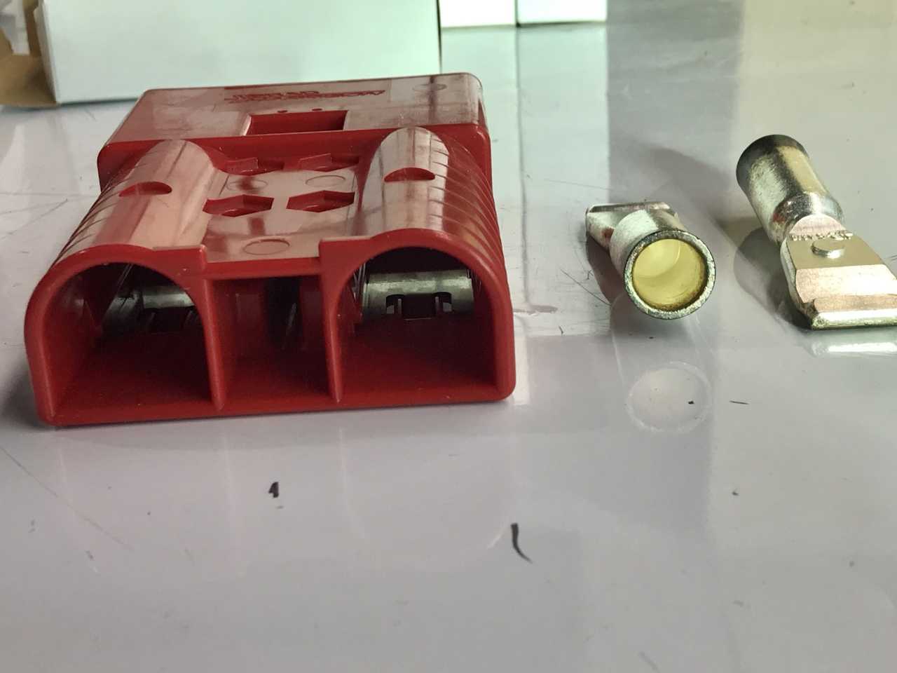 BRAD HARRISON BATTERY CONNECTORS ( QTY 35 )17x350A & 18x175A - MISCELLANEOUS