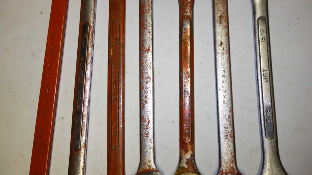 LOT OF 7 ASSORTED COMBINATION WRENCHES - HAND TOOLS