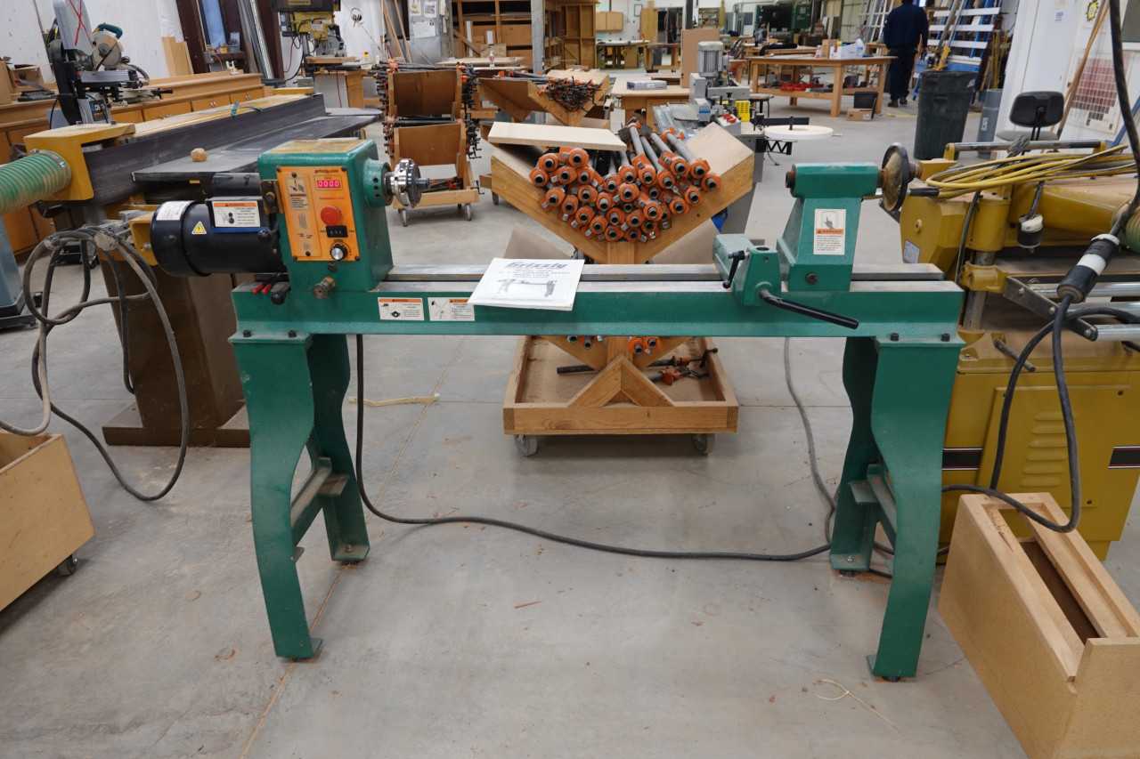 Grizzly G0632 16" x 42"  Variable Speed Wood Lathe - LATHES