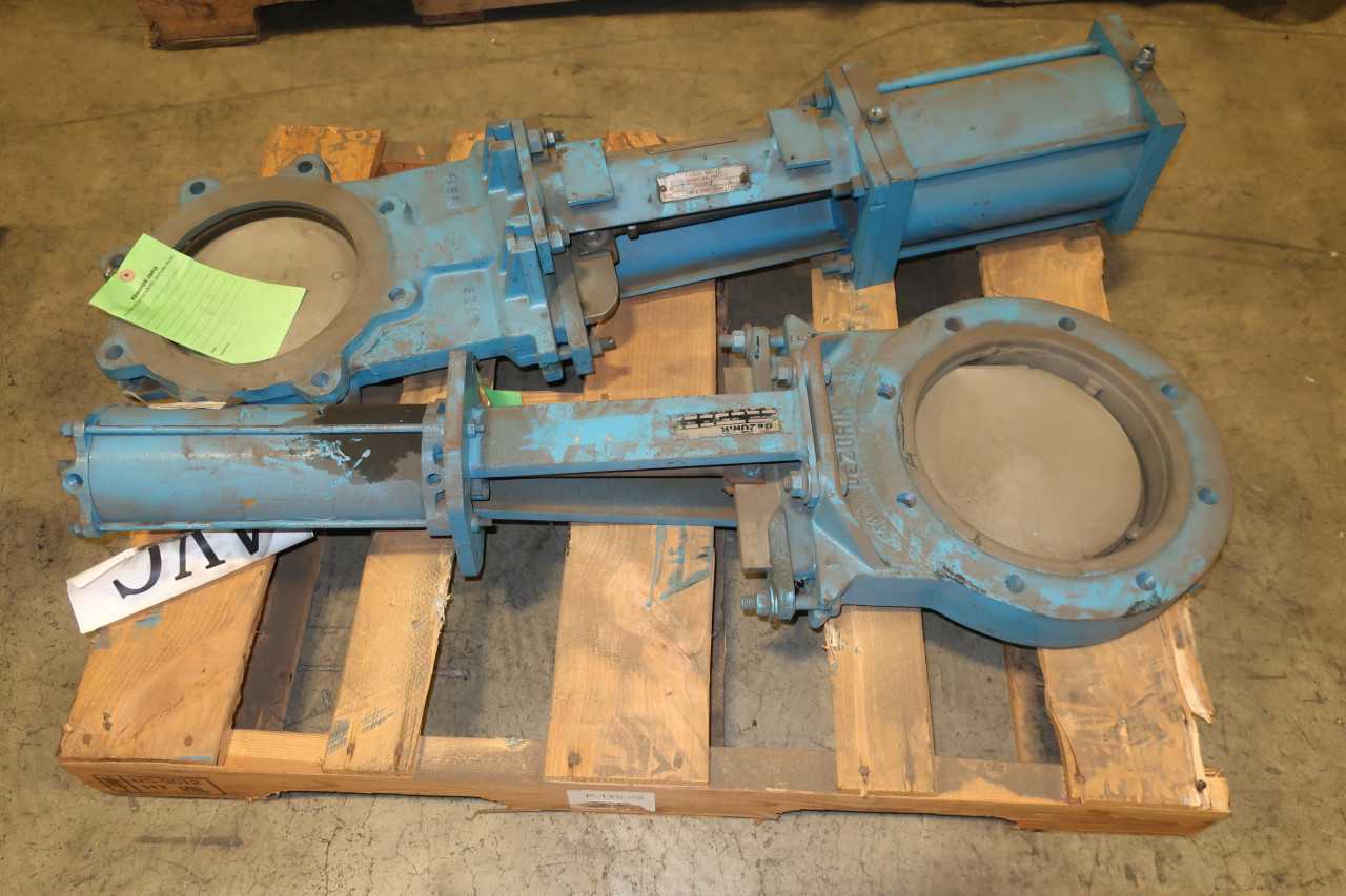 LOT OF 2 8IN KNIFE GATE VALVES FLANGED - KNIFE GATE VALVE