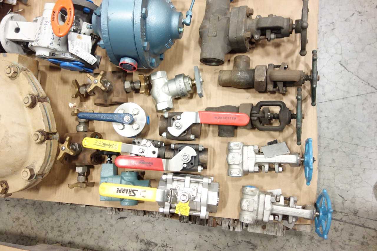 2 PALLETS OF ASSORTED VALVES AND VALVE ACCESSORIES - VALVES
