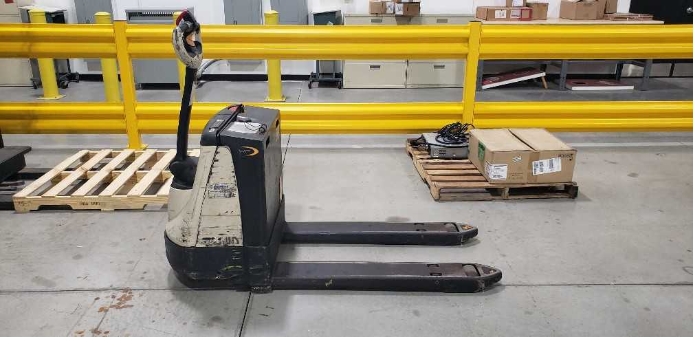 2005 Crown WP2335-45 walkie pallet jack Grove City OH - MANUAL PALLET JACKS