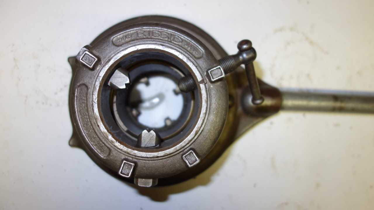 RIDGID 65-RA 1 TO 2 IN MANUAL PIPE THREADER - HAND TOOLS