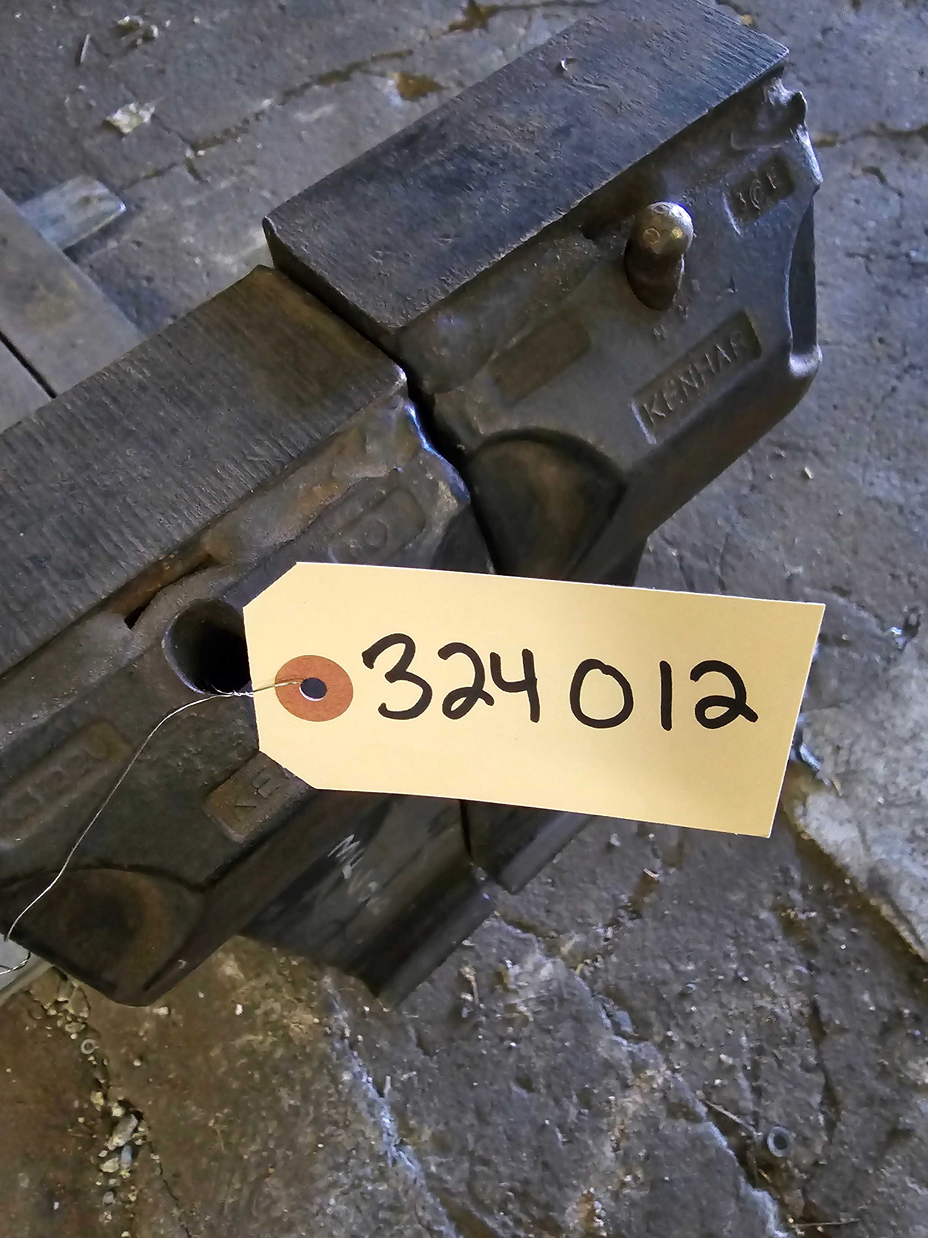 PAIR OF KENHAR K3122U 60" LIFT TRUCK FORKS - MATERIAL HANDLING EQUIPMENT