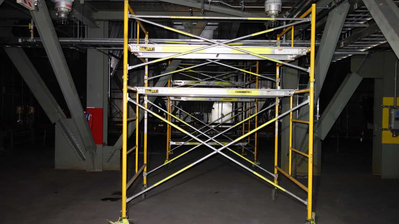 LOT OF 2 BIL-JAX ROLLER SCAFFOLDING - ELECTRIC POWER TOOLS