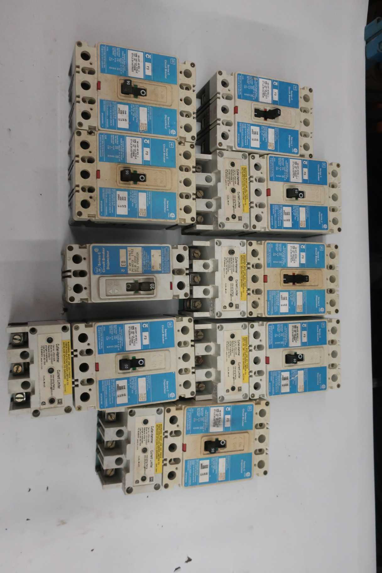LOT OF 9 ASSORTED EATON CUTLER HAMMER CURCUIT BREAKERS - CIRCUIT BREAKERS