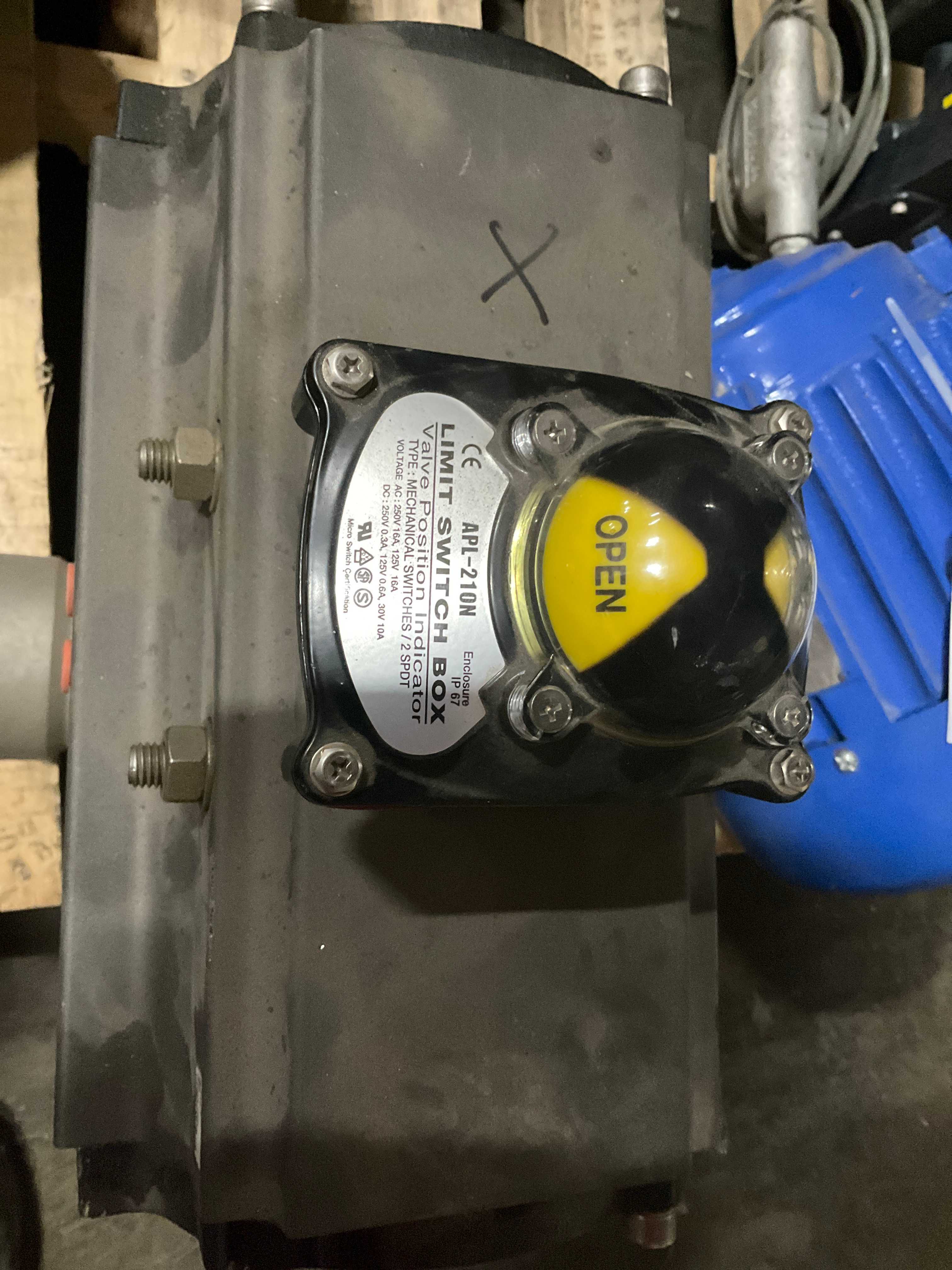 BULK LOT OF MOTORS AND VALVES - INDUSTRIAL PARTS