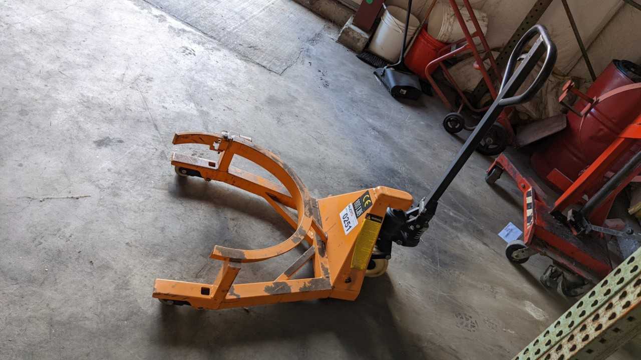 Global industrial 800 lbs drum manual pump truck - PUMPS